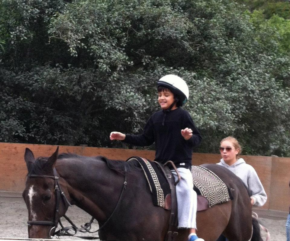 Learning how to balance on Fran. (Square Peg Foundation/Robyn Peters Photography )